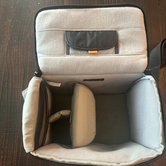 Lowepro Nova 160 AW Camera Shoulder Bag – Black - Picture 3 of 5